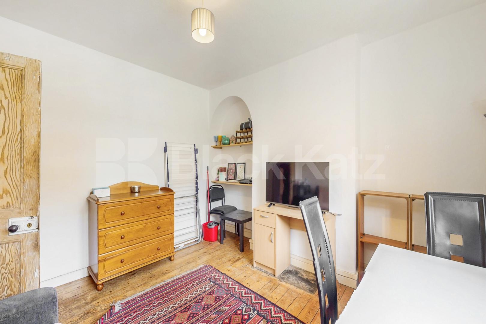 Charming three bedroomed apartment Congreve street, Elephant and Castle